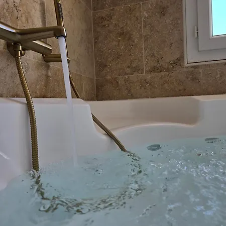 Pic Love, 2 Personnes Jacuzzi Châteaurenard Exterior foto