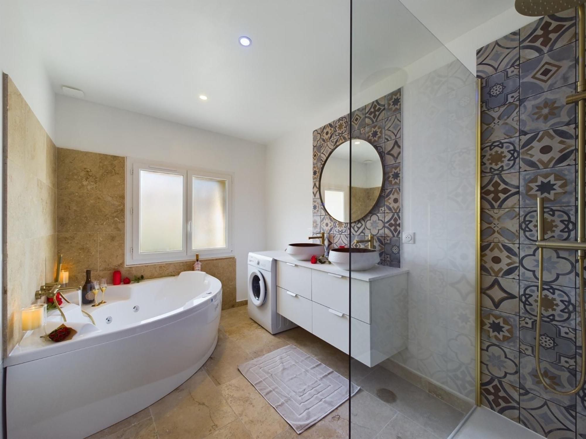 Pic Love, 2 Personnes Jacuzzi Apartment *