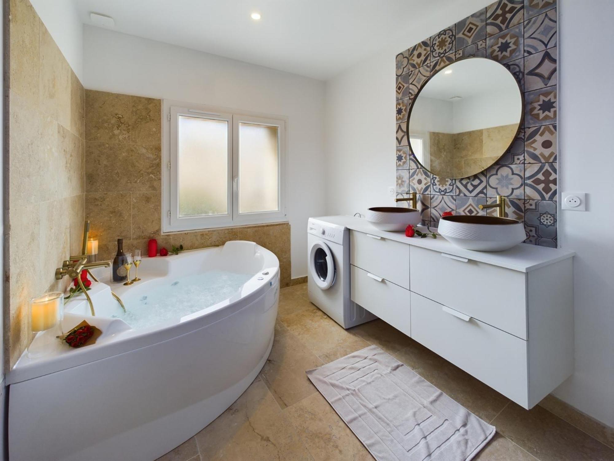 Pic Love, 2 Personnes Jacuzzi Apartment Chateaurenard
