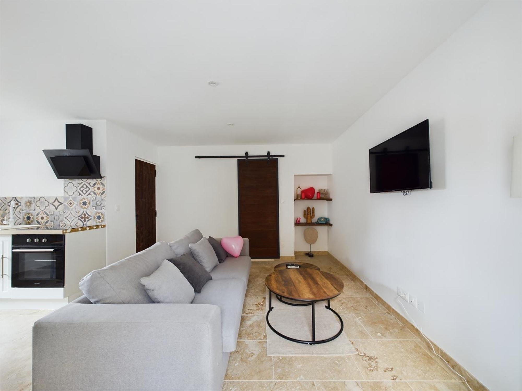 Pic Love, 2 Personnes Jacuzzi Apartment Châteaurenard