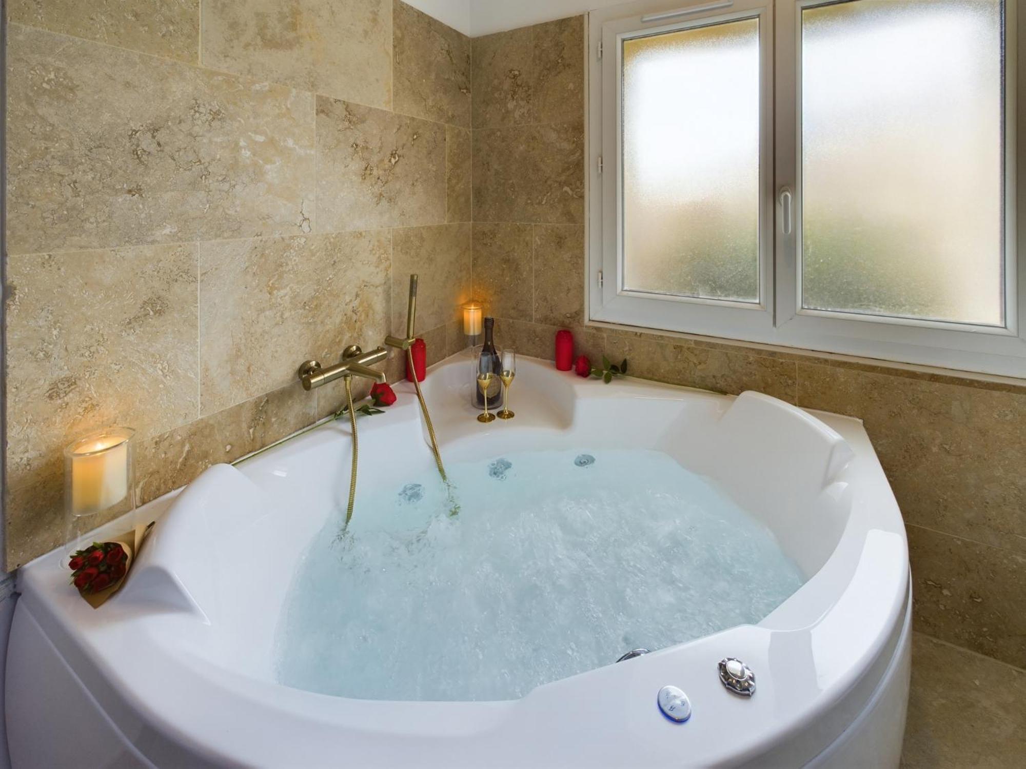 Pic Love, 2 Personnes Jacuzzi Apartment