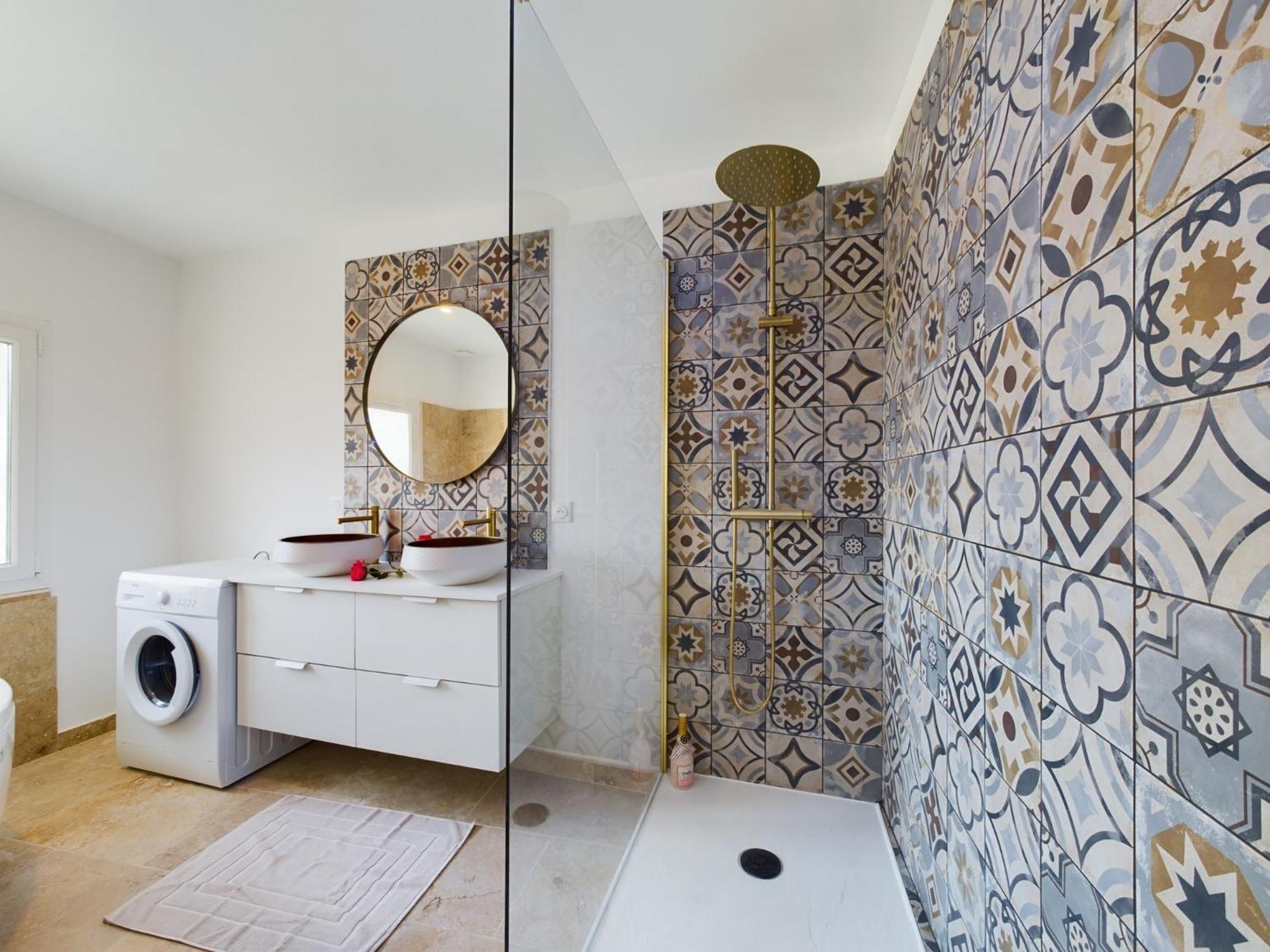 Pic Love, 2 Personnes Jacuzzi Apartment Châteaurenard
