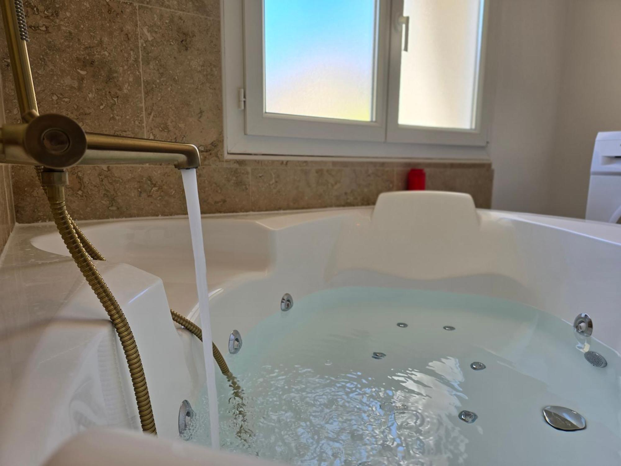Pic Love, 2 Personnes Jacuzzi * Châteaurenard